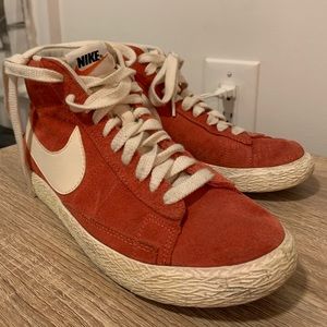 Red Nike Blazers W9